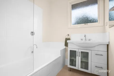 Property photo of 13/4 Gipps Avenue Mordialloc VIC 3195