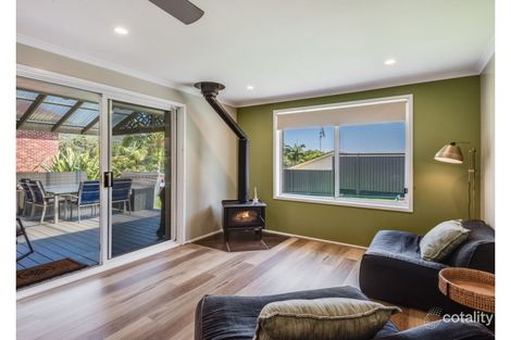 Property photo of 6 Stephen Close Green Point NSW 2251