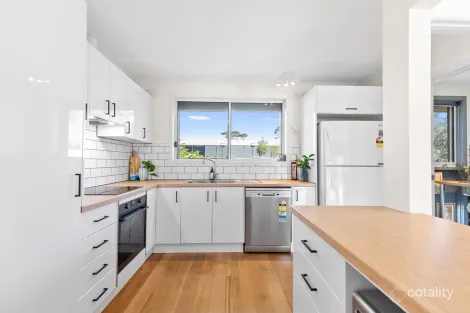 Property photo of 32 Alexander Crescent Frankston VIC 3199