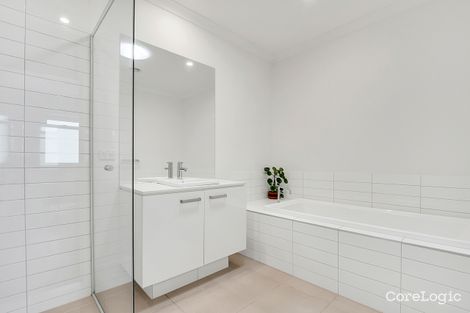 Property photo of 40 Cascade Terrace Craigieburn VIC 3064