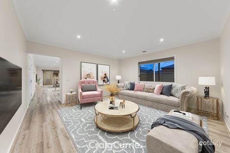 Property photo of 8 Delphinium Road Pakenham VIC 3810