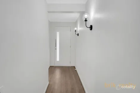 Property photo of 18 Igneous Way Donnybrook VIC 3064