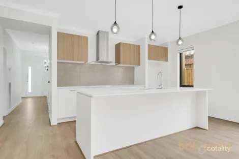 Property photo of 18 Igneous Way Donnybrook VIC 3064