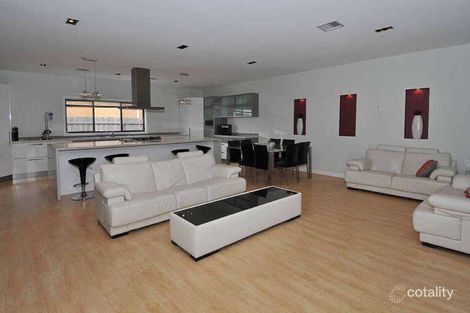 Property photo of 4 Forbes Place Taylors Hill VIC 3037
