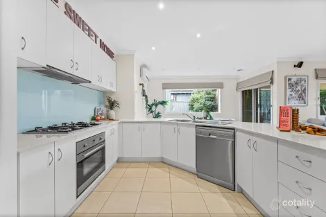 Property photo of 7 Pashia Grove Pakenham VIC 3810