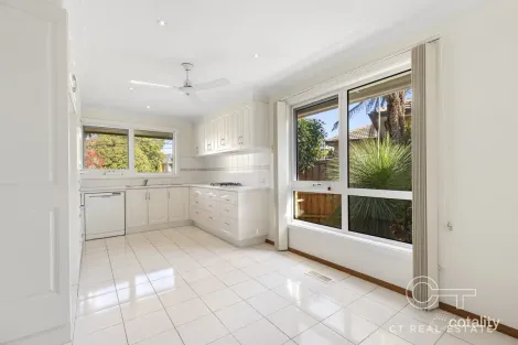 Property photo of 10 Silverton Drive Ferntree Gully VIC 3156