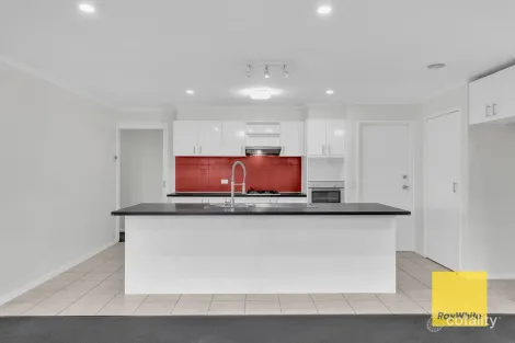 Property photo of 11 Baden Powell Drive Tarneit VIC 3029