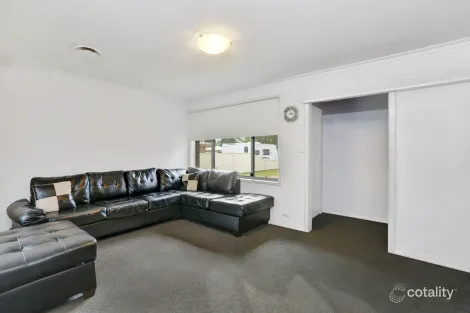 Property photo of 83 Smeaton Close Lara VIC 3212