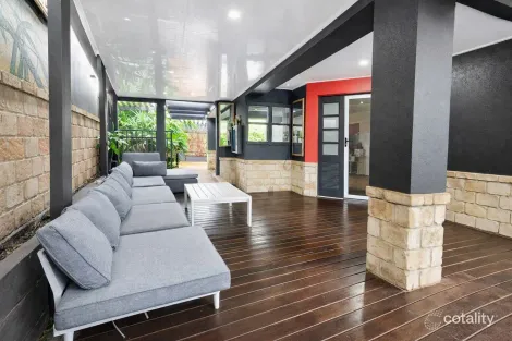 3 Leighanne Cres, Arundel, QLD 4214