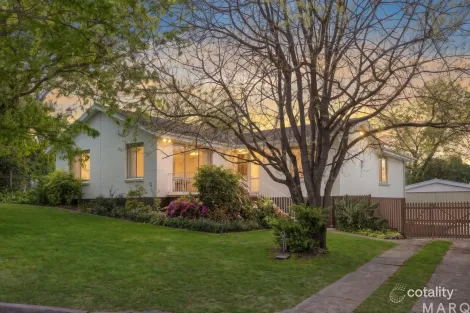 Property photo of 10 Garran Place Garran ACT 2605