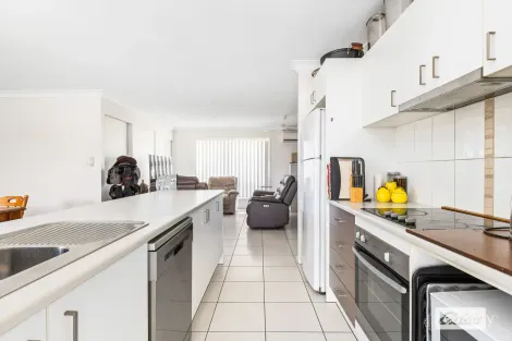 Property photo of 31 Lakeside Drive Emerald QLD 4720