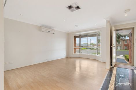 Property photo of 11 Strutt Place Caroline Springs VIC 3023
