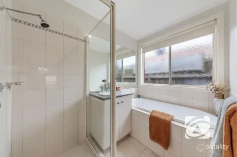 Property photo of 5 Watts Terrace Pakenham VIC 3810