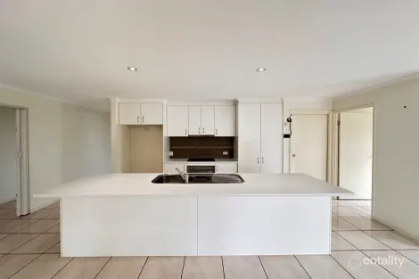 Property photo of 8 Suncrest Court Southside QLD 4570