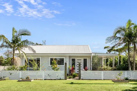 26 Mcintosh St, Shoalhaven Heads, NSW 2535