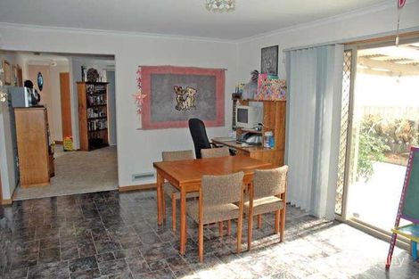 Property photo of 10 Crystal Gardens Cranbourne West VIC 3977