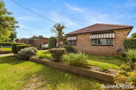 Property photo of 11 Marama Parade Mount Austin NSW 2650