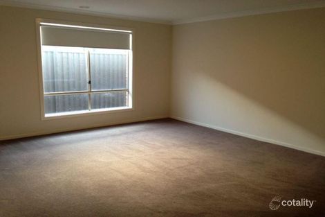 Property photo of 11 Duncombe Park Way Deer Park VIC 3023