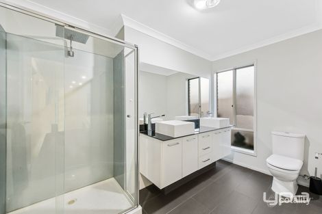 Property photo of 4 Holcolme Street Caroline Springs VIC 3023