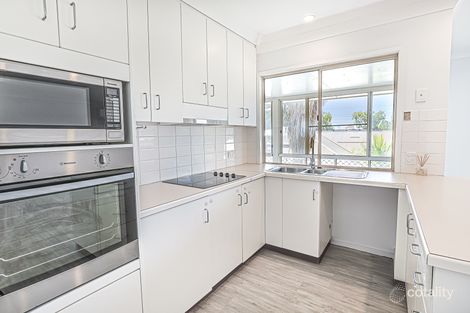 Property photo of 3 Chalmers Crescent Emerald QLD 4720