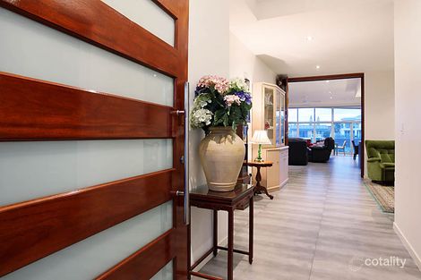 Property photo of 18 Merrimac Boulevard Broadbeach Waters QLD 4218