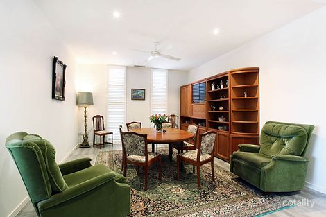 Property photo of 18 Merrimac Boulevard Broadbeach Waters QLD 4218