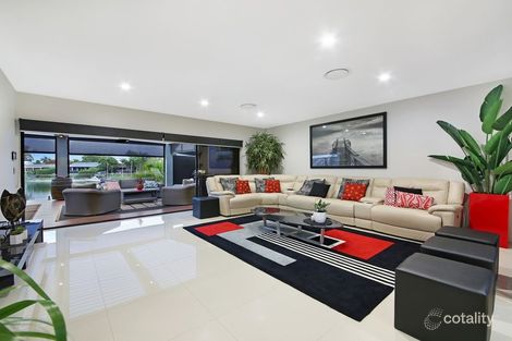 Property photo of 8 Village Low Road Benowa QLD 4217