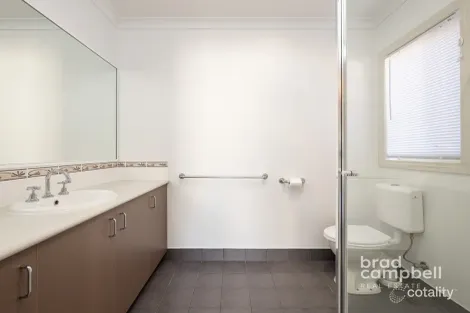 Property photo of 2/127 The Boulevard Shepparton VIC 3630