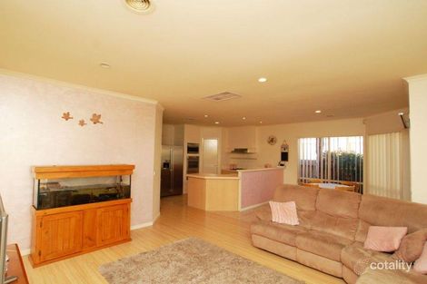 Property photo of 38 Wisla Circuit Roxburgh Park VIC 3064