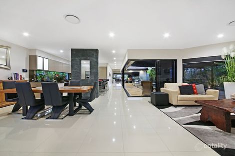 Property photo of 8 Village Low Road Benowa QLD 4217