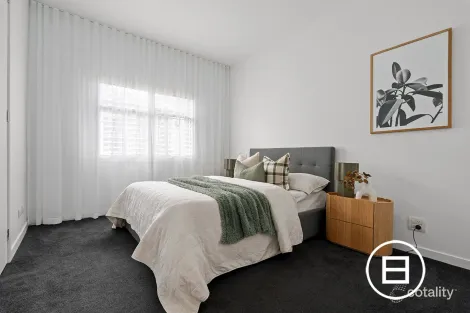 Property photo of 18 Hillsyde Parade Strathmore VIC 3041