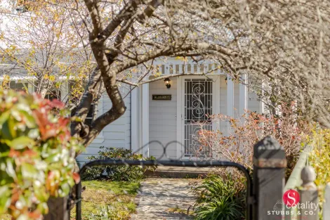 84 Blaxland Rd, Wentworth Falls, NSW 2782