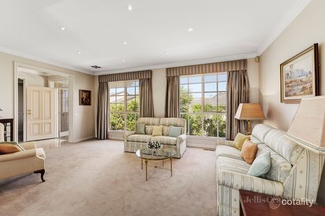Property photo of 2/26 Brenbeal Street Balwyn VIC 3103
