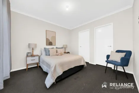 Property photo of 113 Holyoake Parade Manor Lakes VIC 3024