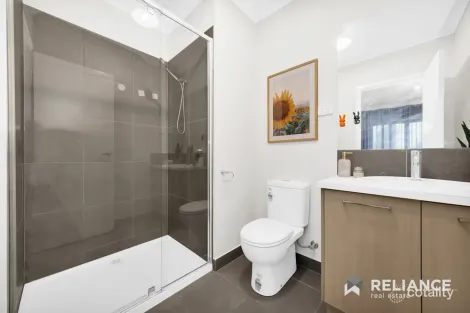 Property photo of 113 Holyoake Parade Manor Lakes VIC 3024