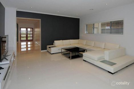 Property photo of 13 Otago Loop Caroline Springs VIC 3023