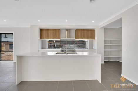 Property photo of 7 Foal Circuit Fraser Rise VIC 3336