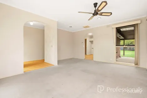 Property photo of 33 Winnima Avenue Hampton Park VIC 3976