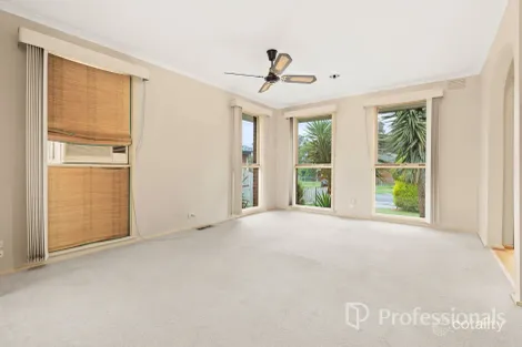 Property photo of 33 Winnima Avenue Hampton Park VIC 3976