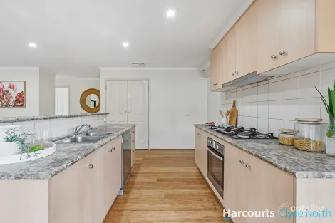 Property photo of 8 Bounty Way Berwick VIC 3806