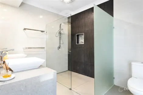 Property photo of 1 Hannaford Place Helensvale QLD 4212