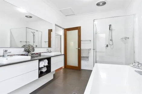 Property photo of 1 Hannaford Place Helensvale QLD 4212