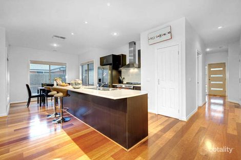 Property photo of 28 Ribbon Gum Drive Tarneit VIC 3029