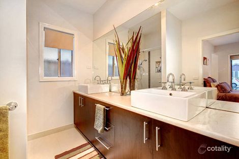 Property photo of 28 Ribbon Gum Drive Tarneit VIC 3029