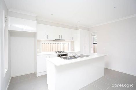 Property photo of 32 Little Windrock Lane Craigieburn VIC 3064