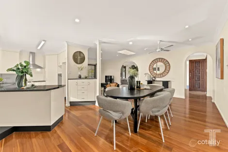Property photo of 36 Weekes Road Carindale QLD 4152