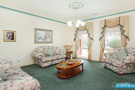 Property photo of 10 The Willows Hillside VIC 3037