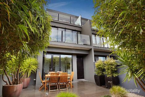 2/81 Ormond Esp, Elwood, VIC 3184