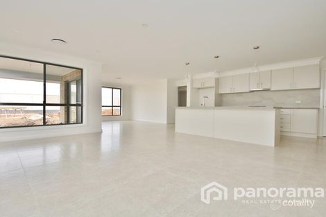 Property photo of 14 Granite Rise Kelso NSW 2795