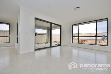 Property photo of 14 Granite Rise Kelso NSW 2795